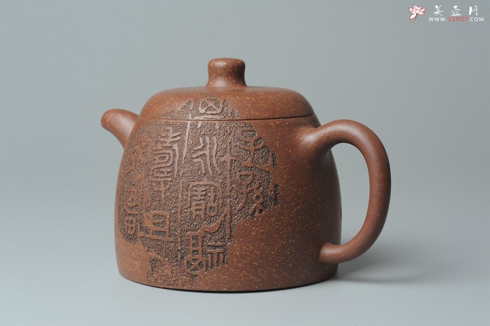紫砂壶图片：张听刚精心装饰瓦当  金石其韵 养欲迷人 饱满 全手涌泉 - 宜兴紫砂壶网