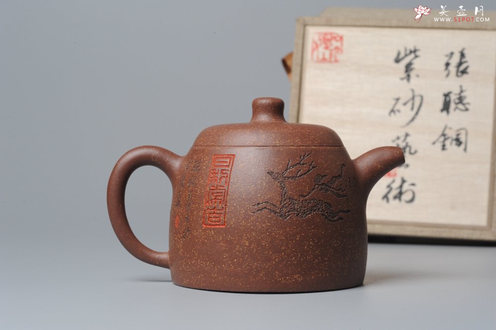紫砂壶图片：张听刚精心装饰瓦当  金石其韵 养欲迷人 饱满 全手涌泉 - 宜兴紫砂壶网