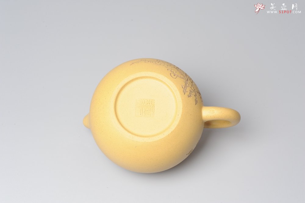 紫砂壶图片：助工袁德波精心装饰梅花 双助工联袂西施壶 - 宜兴紫砂壶网