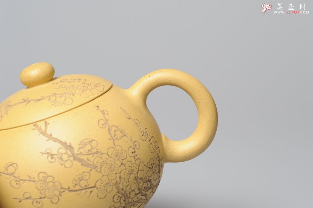 紫砂壶图片：助工袁德波精心装饰梅花 双助工联袂西施壶 - 宜兴紫砂壶网