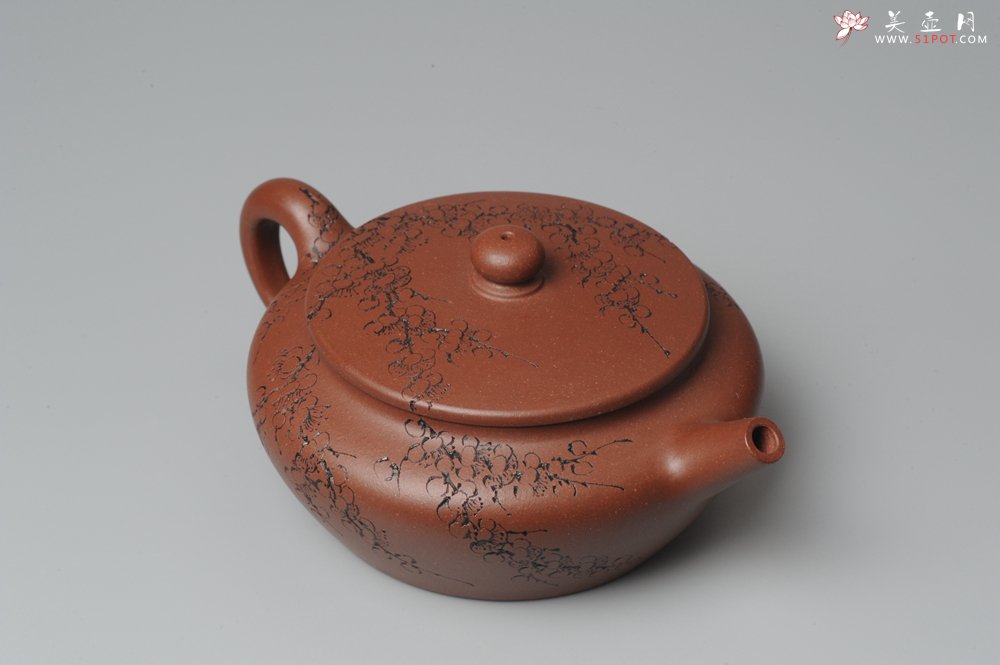 紫砂壶图片：刘华徒弟生益刻绘 全手工桑扁 - 宜兴紫砂壶网