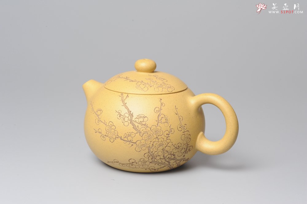 紫砂壶图片：助工袁德波精心装饰梅花 双助工联袂西施壶 - 宜兴紫砂壶网