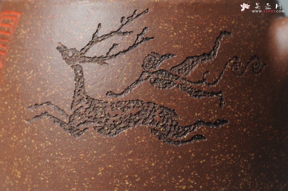 紫砂壶图片：张听刚精心装饰瓦当  金石其韵 养欲迷人 饱满 全手涌泉 - 宜兴紫砂壶网