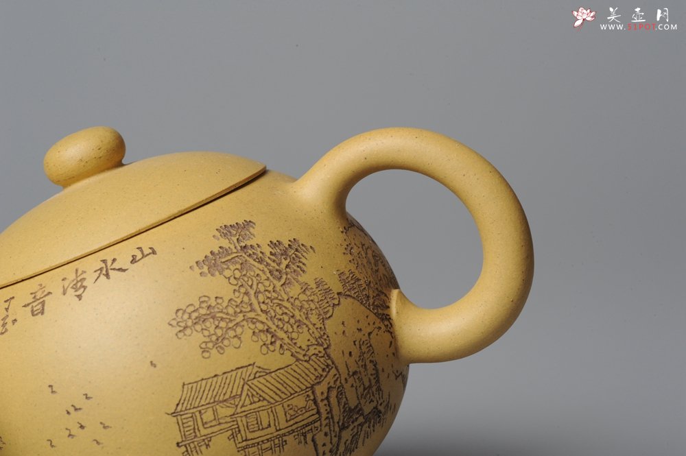 紫砂壶图片：助工袁德波精心装饰通景山水 双助工联袂西施壶 - 宜兴紫砂壶网