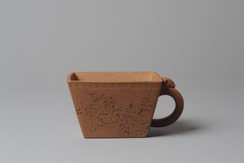 紫砂壶图片：唐文全手 刘华徒弟生益刻绘 老段泥 兽耳品茗杯 - 宜兴紫砂壶网