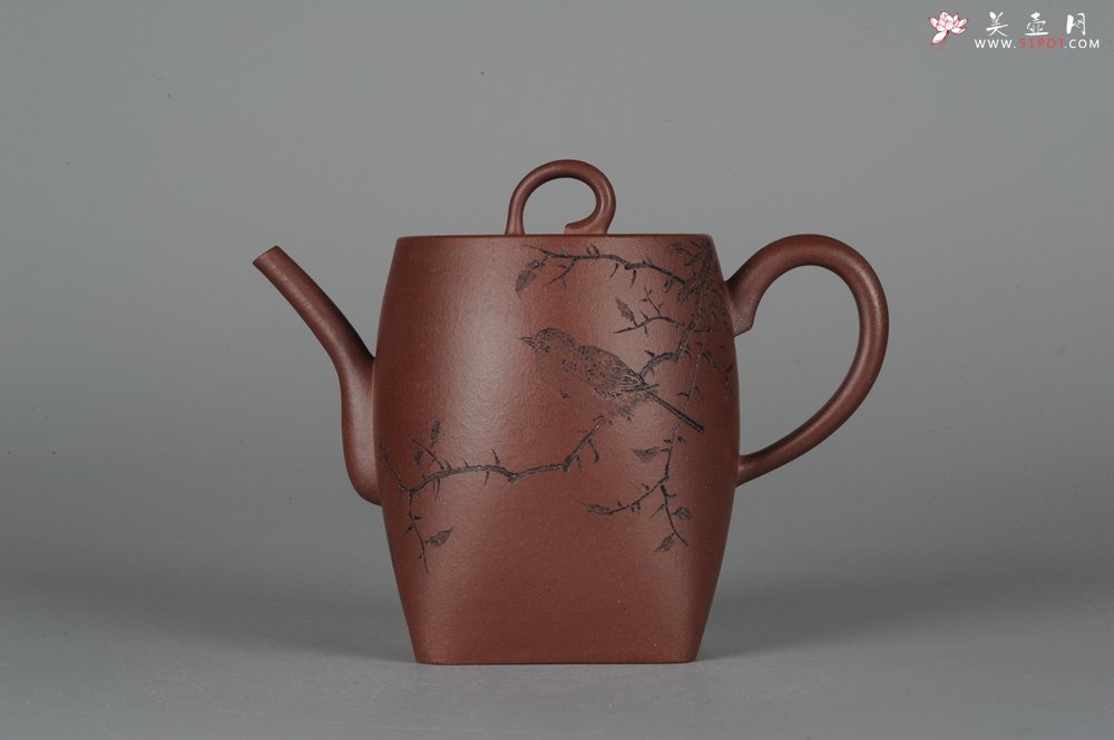 紫砂壶图片：全手工舍得套组 采用优质龙血砂泥料 助工袁德波精心装饰花鸟 - 宜兴紫砂壶网