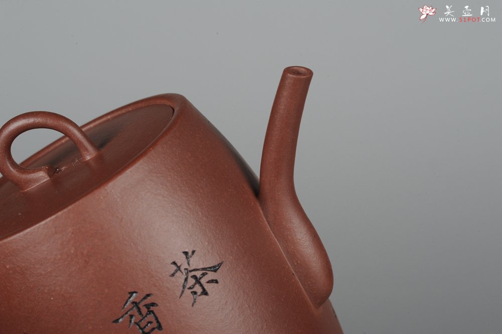 紫砂壶图片：全手工舍得套组 采用优质龙血砂泥料 助工袁德波精心装饰花鸟 - 宜兴紫砂壶网