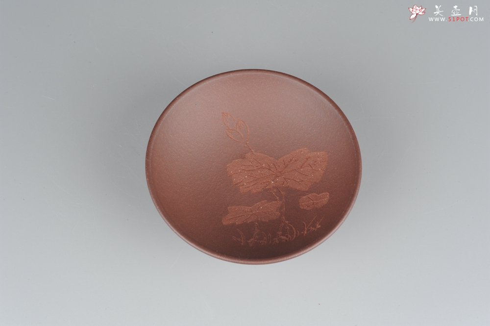 紫砂壶图片：优质紫泥 雅致荷花乳香杯 品茗杯 拿捏舒适  - 宜兴紫砂壶网