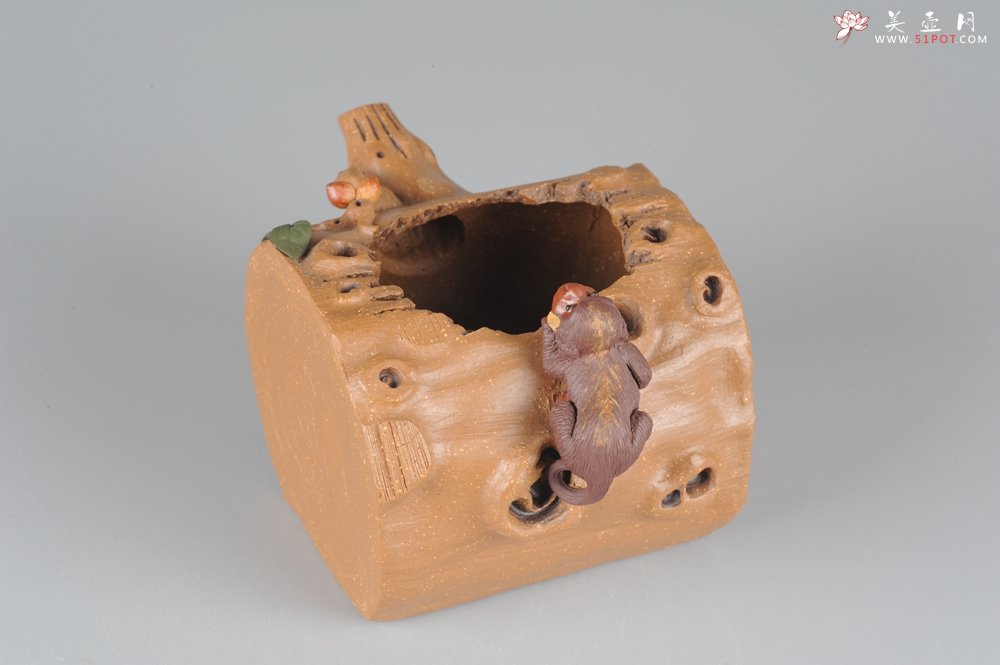 紫砂壶图片：树桩美猴公道杯 - 宜兴紫砂壶网