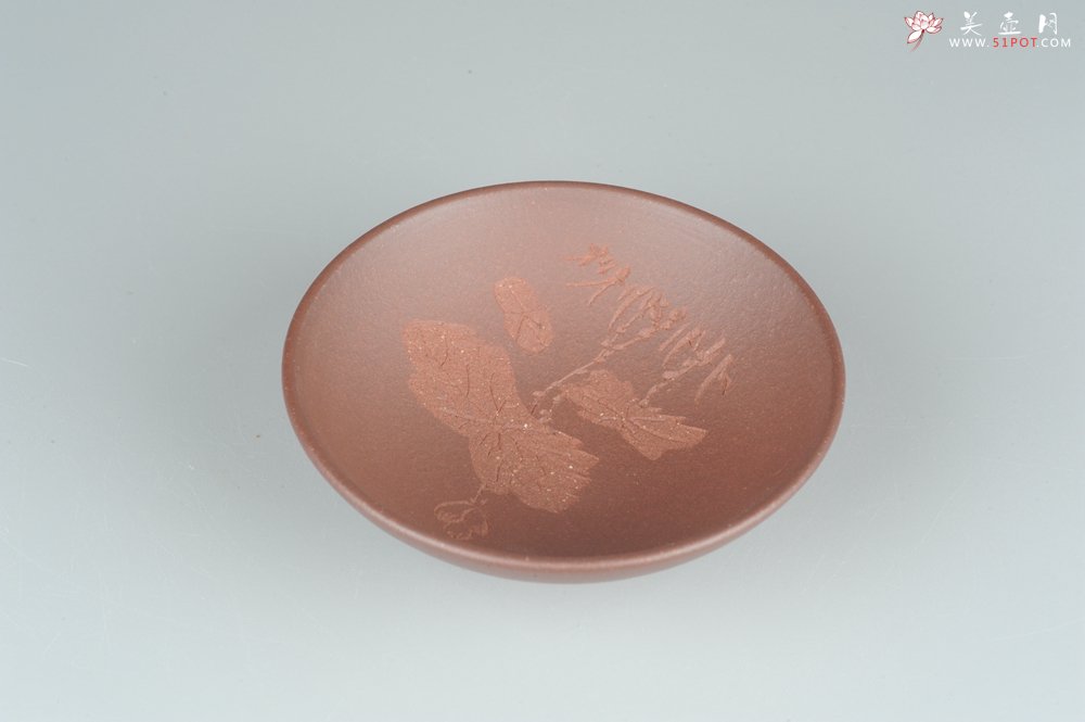 紫砂壶图片：优质紫泥 雅致荷花乳香杯 品茗杯 拿捏舒适  - 宜兴紫砂壶网