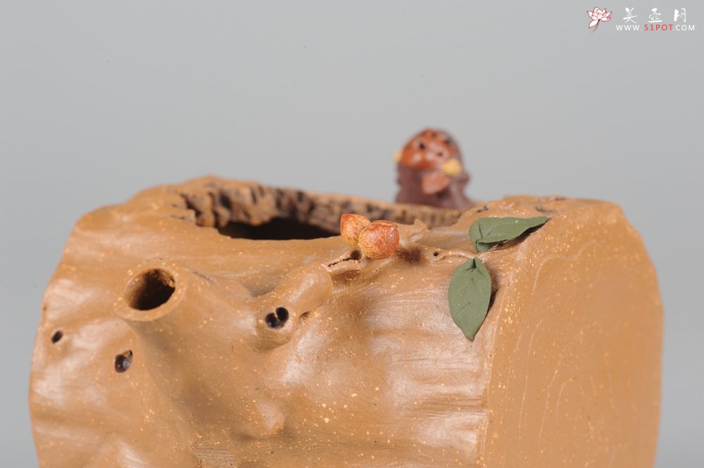 紫砂壶图片：树桩美猴公道杯 - 宜兴紫砂壶网