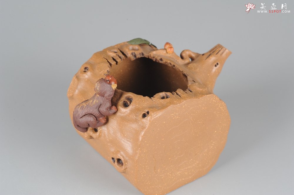 紫砂壶图片：树桩美猴公道杯 - 宜兴紫砂壶网