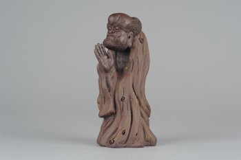 紫砂壶图片：大号树桩达摩 神态生动 精致茶宠 - 宜兴紫砂壶网