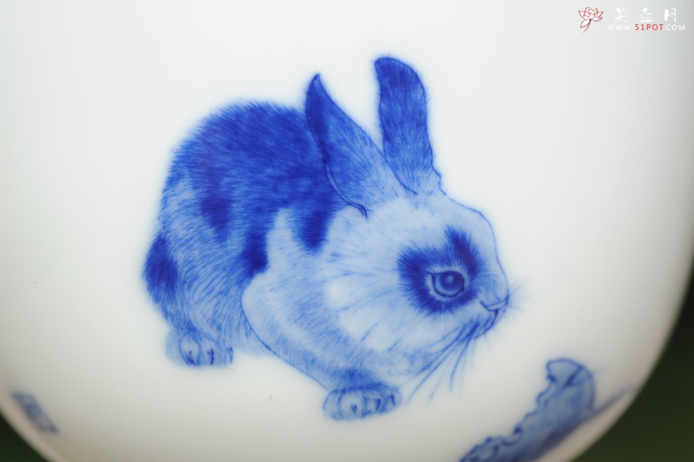 紫砂壶图片：生肖兔 景德镇全手工手绘青花主人杯 - 宜兴紫砂壶网