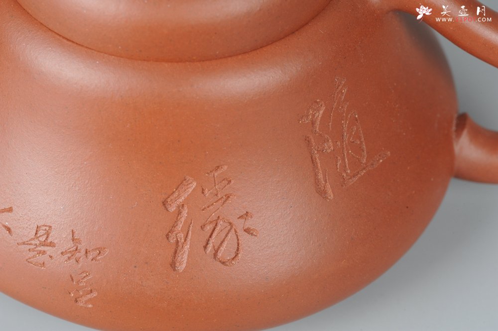 紫砂壶图片：小红泥也是朱泥全手工葫芦 司磊精心装饰 - 宜兴紫砂壶网