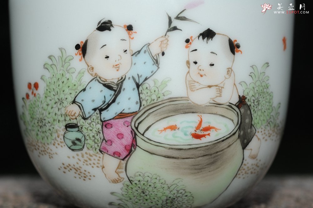 紫砂壶图片：双童子赏鱼 景德镇主人杯 - 宜兴紫砂壶网