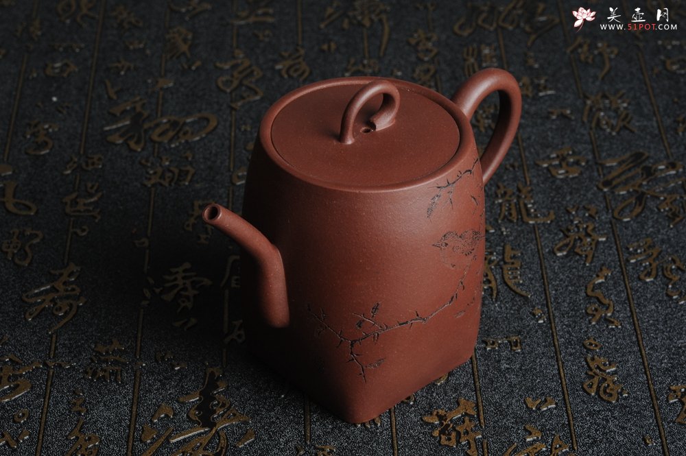 紫砂壶图片：全手工舍得套组 采用优质龙血砂泥料 助工袁德波精心装饰花鸟 - 宜兴紫砂壶网