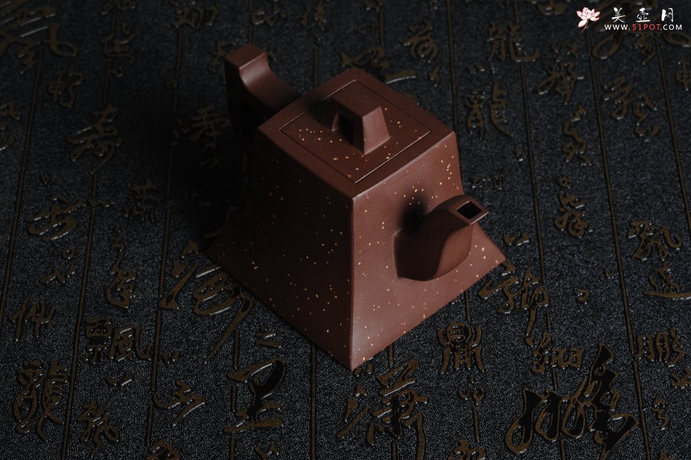 紫砂壶图片：美壶特惠 全手工四方镶制铺砂方钟 一气呵成 口盖完美无暇 未整过口 不露砂 - 宜兴紫砂壶网