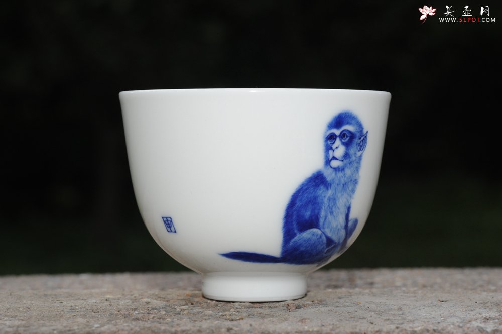 紫砂壶图片：生肖猴 景德镇全手工手绘青花主人杯  - 宜兴紫砂壶网