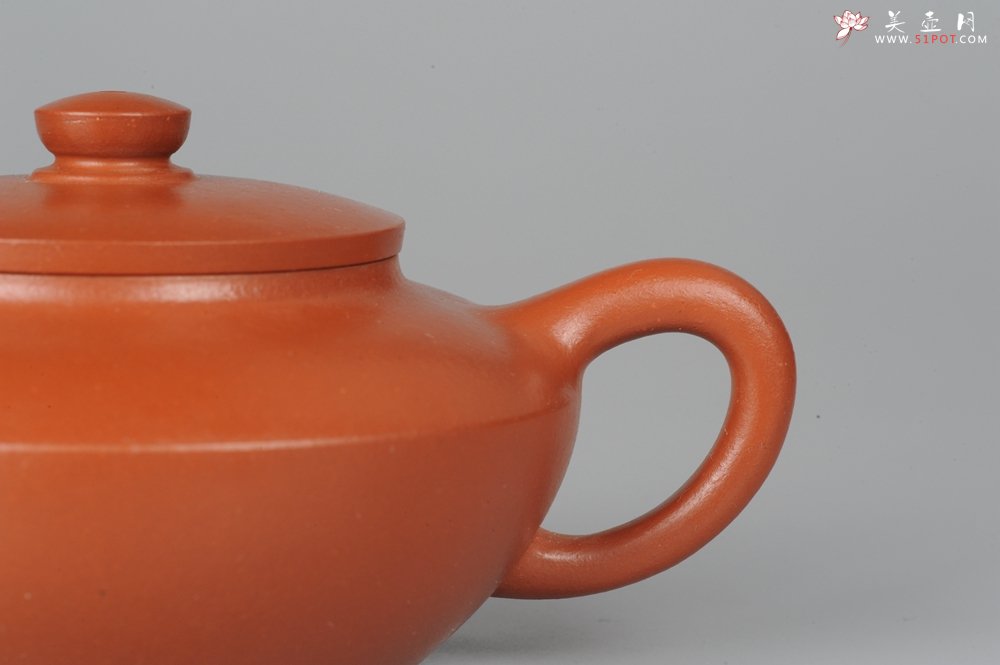 紫砂壶图片：精品朱泥全手工折肩加刹凹成型汉扁 作品老辣 老味十足 - 宜兴紫砂壶网