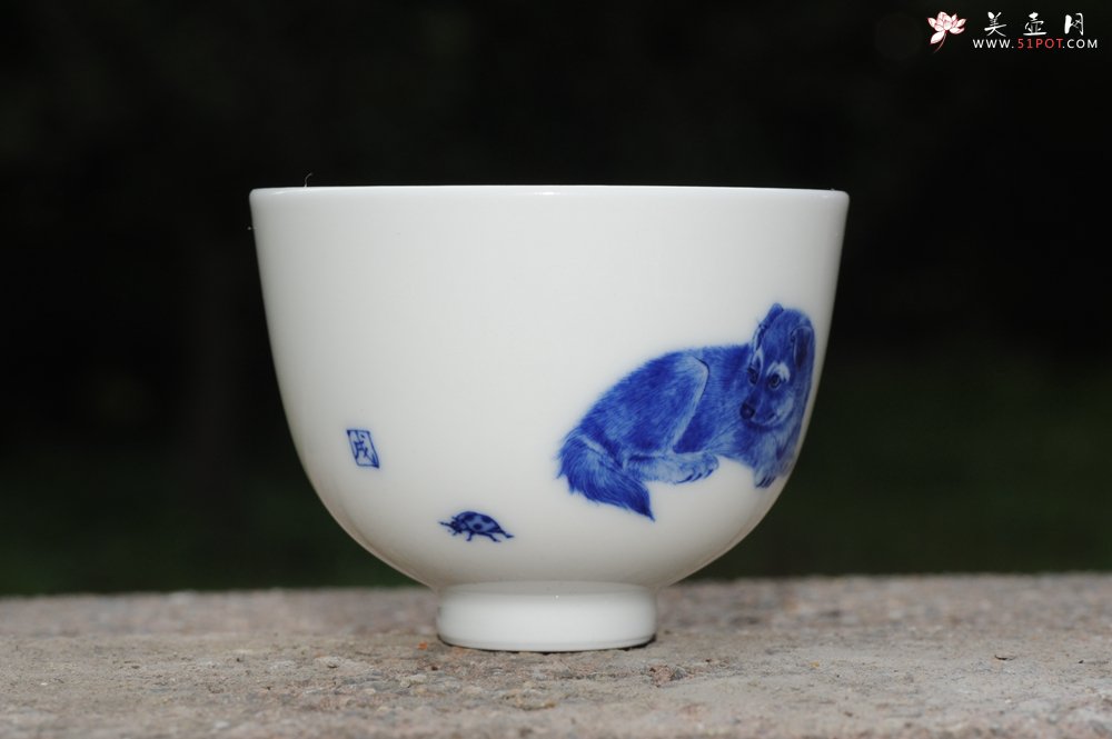 紫砂壶图片：生肖狗 景德镇全手工手绘青花主人杯  - 宜兴紫砂壶网