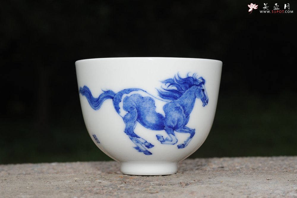 紫砂壶图片：生肖马 景德镇全手工手绘青花主人杯 - 宜兴紫砂壶网