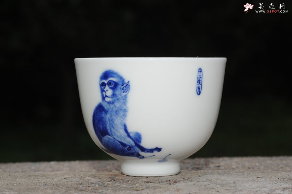 紫砂壶图片：生肖猴 景德镇全手工手绘青花主人杯  - 宜兴紫砂壶网