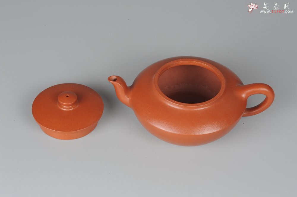 紫砂壶图片：精品朱泥全手工折肩加刹凹成型汉扁 作品老辣 老味十足 - 宜兴紫砂壶网