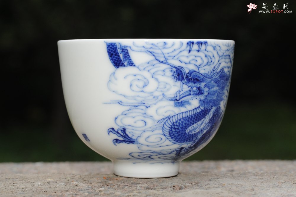 紫砂壶图片：生肖龙 景德镇全手工手绘青花主人杯  - 宜兴紫砂壶网