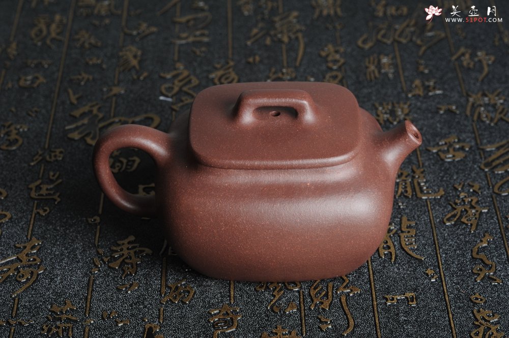 紫砂壶图片：优质紫泥 美壶特惠小四方 泥料油润 一捺底 - 宜兴紫砂壶网