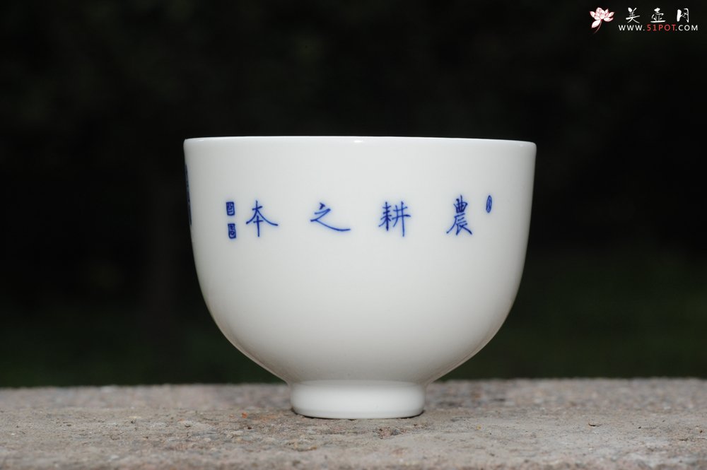 紫砂壶图片：生肖牛 景德镇全手工手绘青花主人杯 - 宜兴紫砂壶网