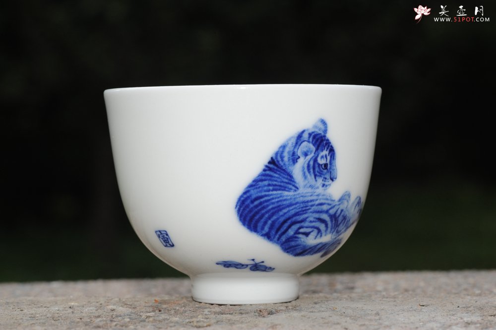 紫砂壶图片：生肖虎 景德镇全手工手绘青花主人杯  - 宜兴紫砂壶网