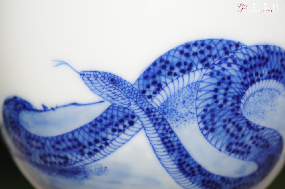 紫砂壶图片：生肖蛇 景德镇全手工手绘青花主人杯  - 宜兴紫砂壶网