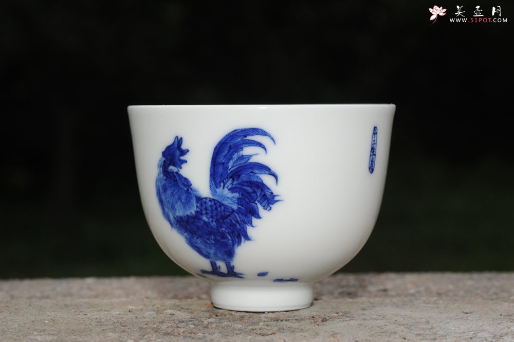 紫砂壶图片：生肖鸡 景德镇全手工手绘青花主人杯 - 宜兴紫砂壶网