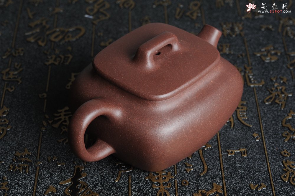 紫砂壶图片：优质紫泥 美壶特惠小四方 泥料油润 一捺底 - 宜兴紫砂壶网