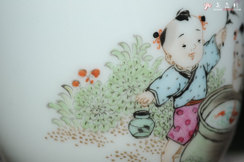 紫砂壶图片：双童子赏鱼 景德镇主人杯 - 宜兴紫砂壶网