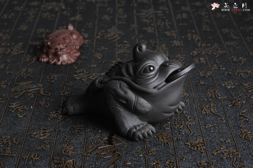 紫砂壶图片：美宠特惠 独角醉美招财金蟾茶宠 - 宜兴紫砂壶网