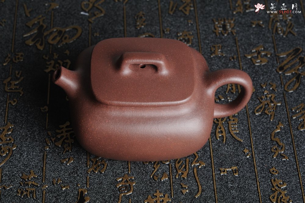 紫砂壶图片：优质紫泥 美壶特惠小四方 泥料油润 一捺底 - 宜兴紫砂壶网