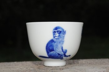 紫砂壶图片：生肖猴 景德镇全手工手绘青花主人杯  - 宜兴紫砂壶网