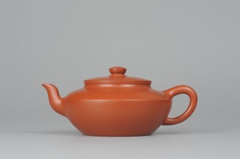 紫砂壶图片：精品朱泥全手工折肩加刹凹成型汉扁 作品老辣 老味十足 - 宜兴紫砂壶网