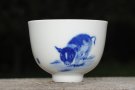 紫砂壶图片：生肖猪 景德镇全手工手绘青花主人杯 - 宜兴紫砂壶网