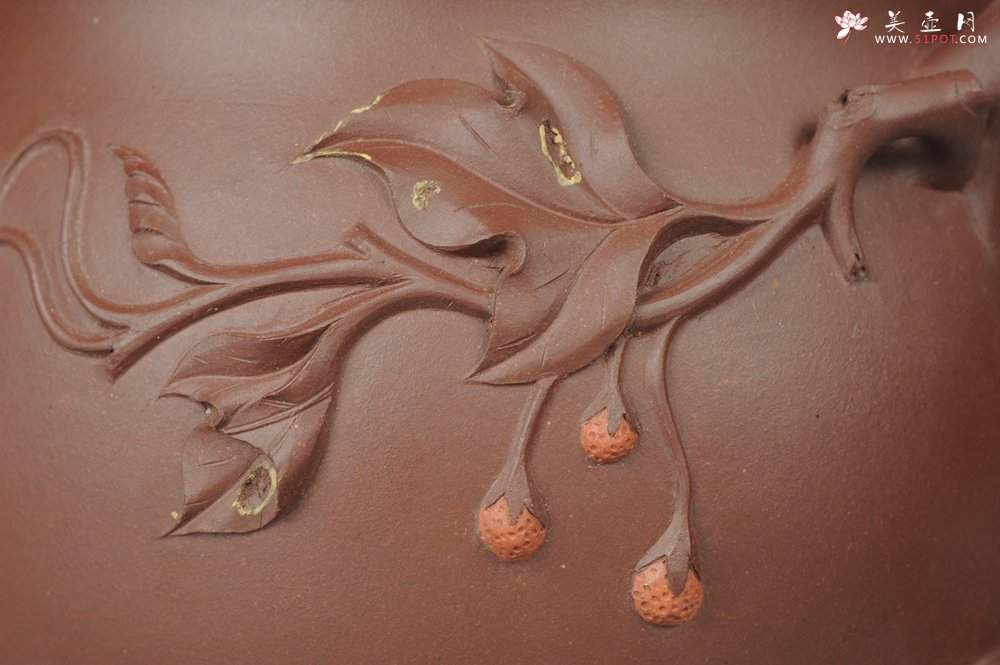 紫砂壶图片：精品花货 事事如意 贴花草莓技艺精湛 - 宜兴紫砂壶网