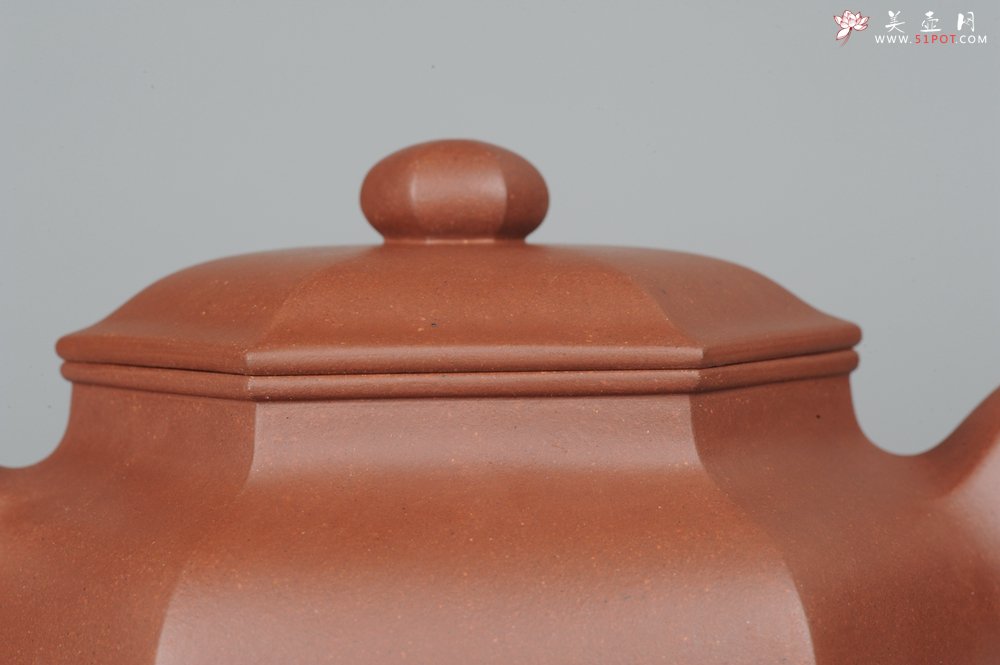 紫砂壶图片：气势磅礴 线面挺括平正 全手工六方仿古壶 - 宜兴紫砂壶网