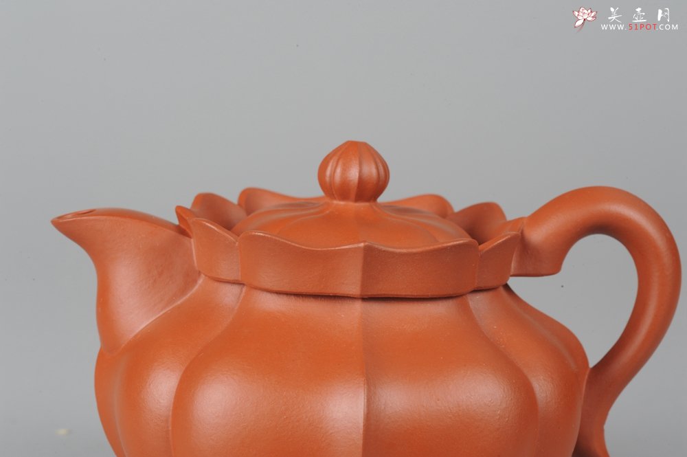 紫砂壶图片：优质小红泥莲花僧帽 线条干净利落 - 宜兴紫砂壶网