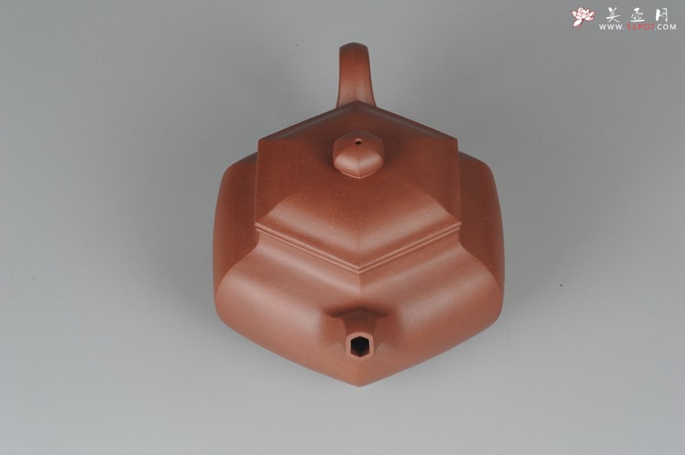 紫砂壶图片：气势磅礴 线面挺括平正 全手工六方仿古壶 - 宜兴紫砂壶网