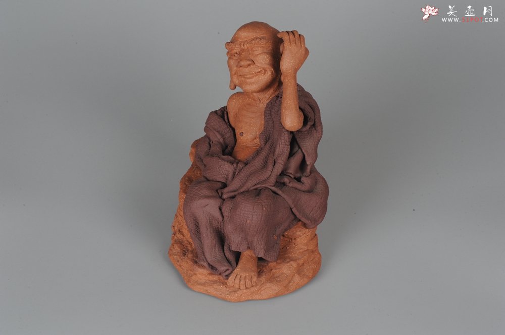 紫砂壶图片：年底特惠 不可多得的用心之作 写意全手工修耳罗汉 精品雕塑 - 宜兴紫砂壶网