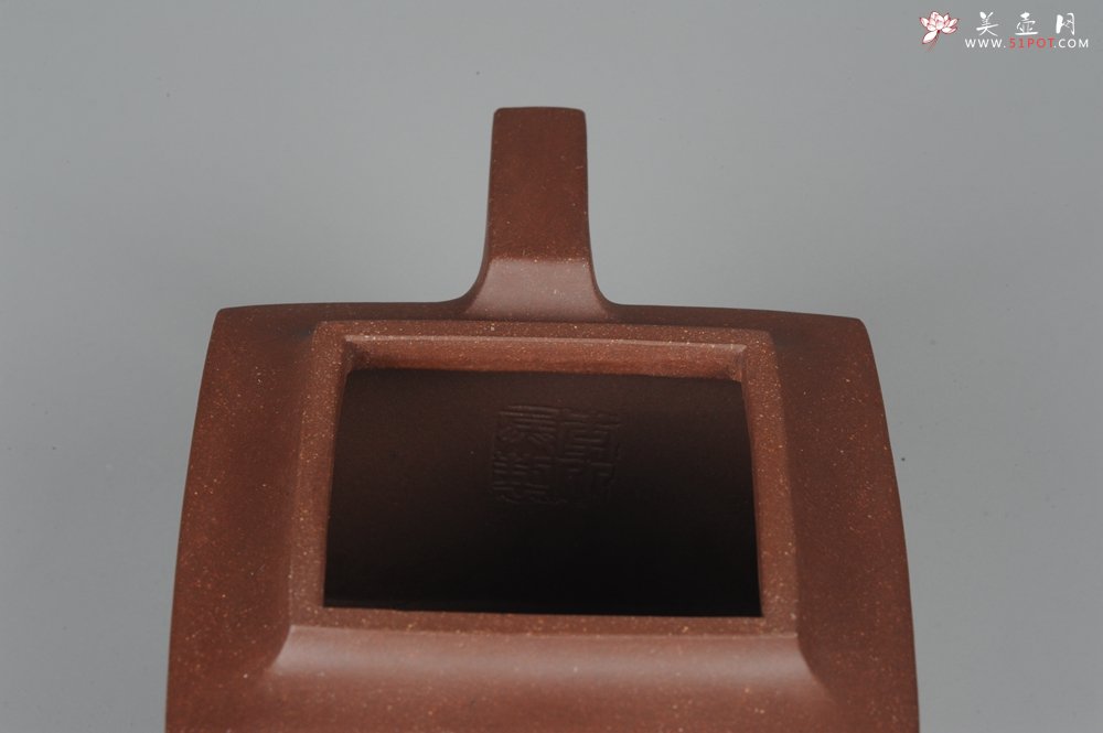 紫砂壶图片：全手工双线四方 端庄大气 - 宜兴紫砂壶网