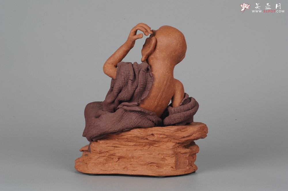 紫砂壶图片：年底特惠 不可多得的用心之作 写意全手工修耳罗汉 精品雕塑 - 宜兴紫砂壶网