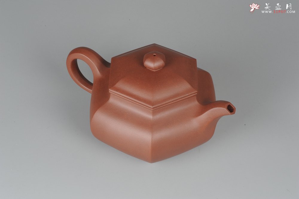 紫砂壶图片：气势磅礴 线面挺括平正 全手工六方仿古壶 - 宜兴紫砂壶网