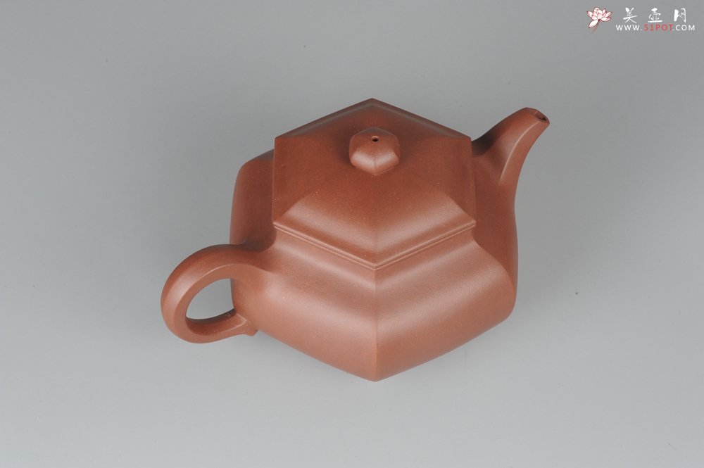 紫砂壶图片：气势磅礴 线面挺括平正 全手工六方仿古壶 - 宜兴紫砂壶网
